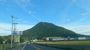 三上山全景